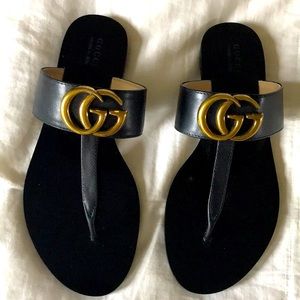 GUCCI black leather thong sandals, Size 38!